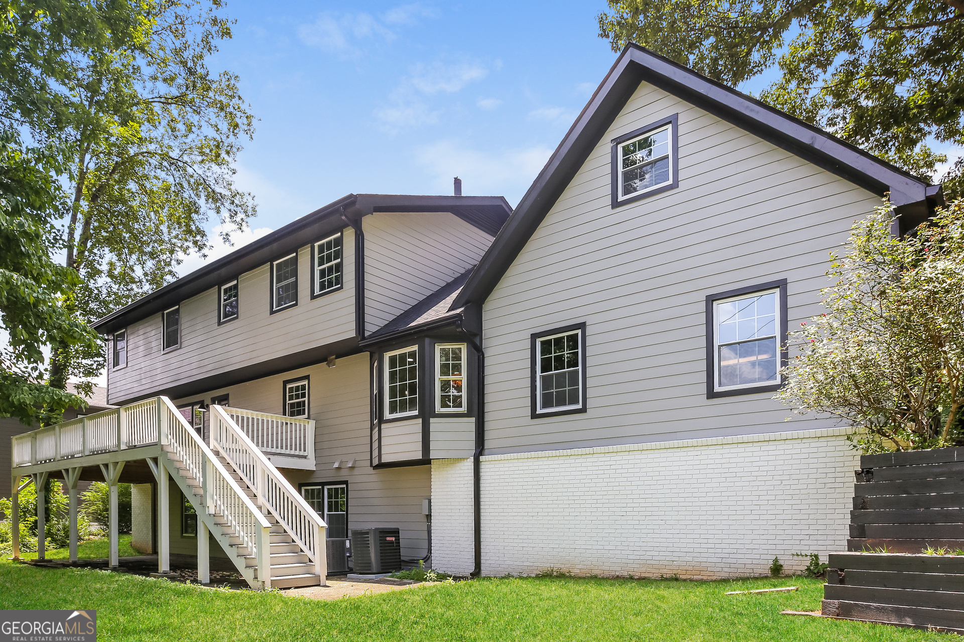INDIAN HILLS - Residential Lease