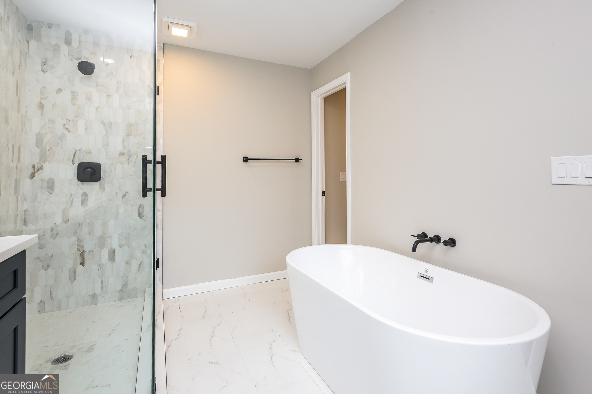 INDIAN HILLS - Residential Lease