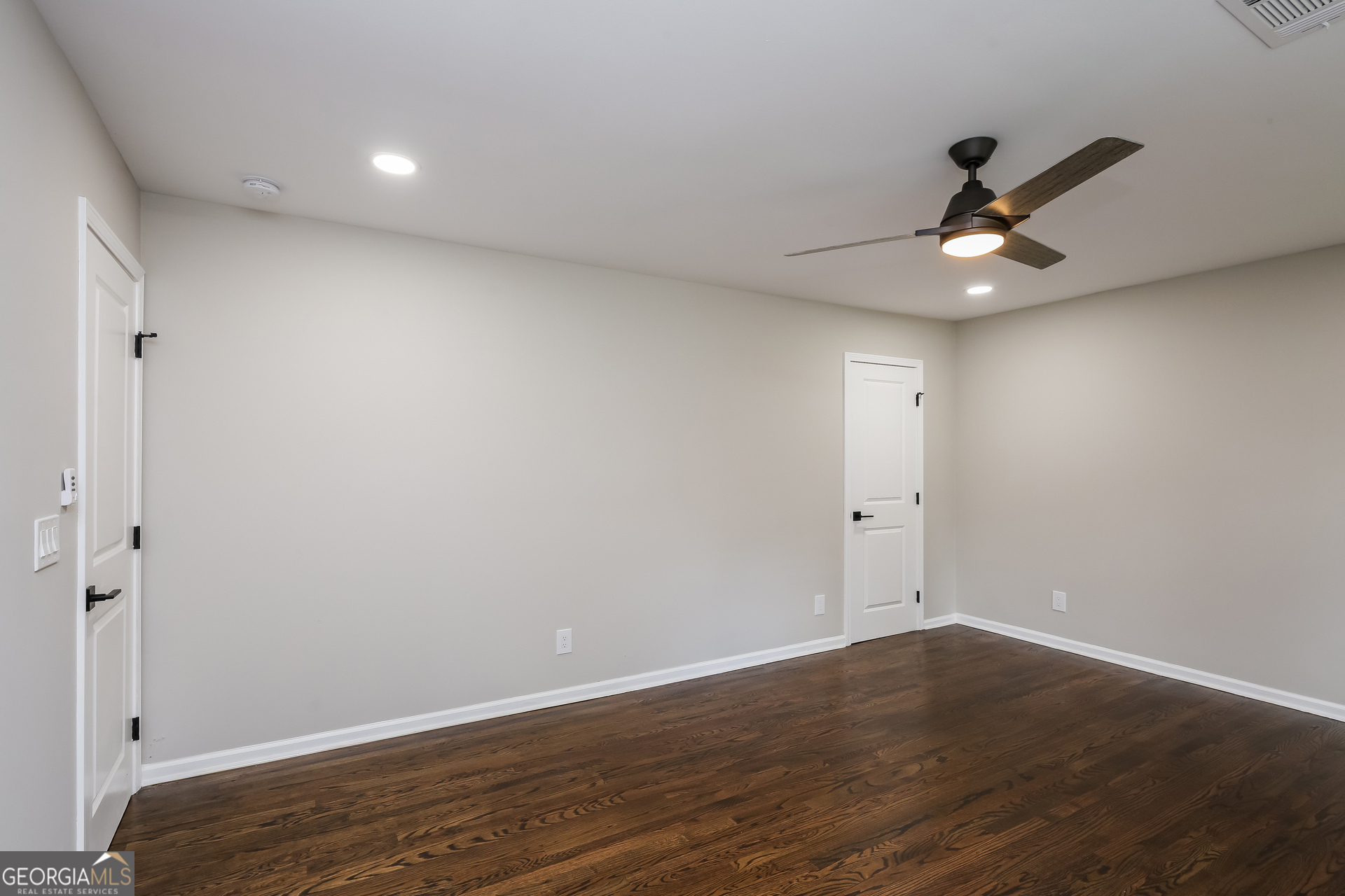 INDIAN HILLS - Residential Lease