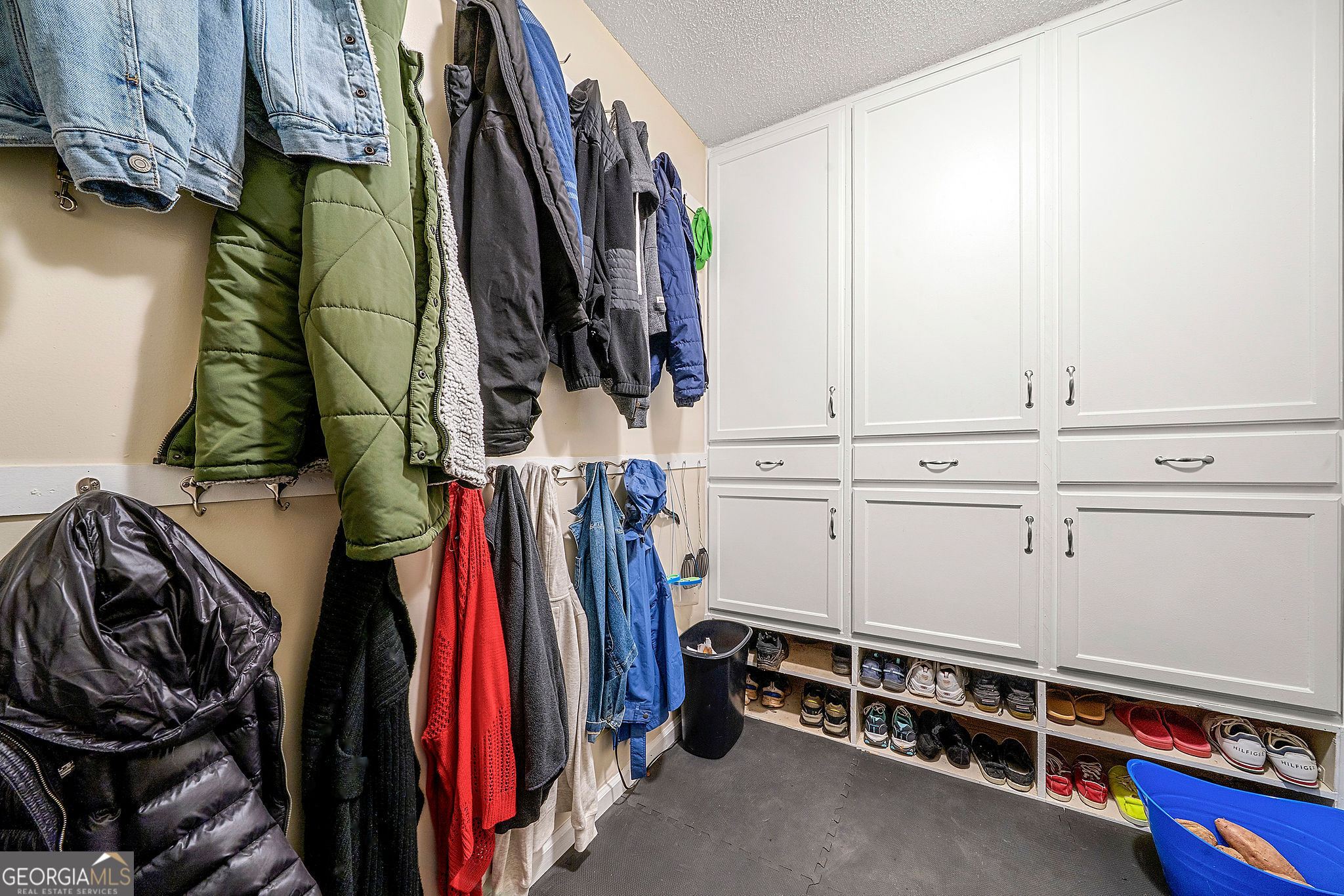 Newnan, Georgia 30265, United States, 5 Bedrooms Bedrooms, ,3 BathroomsBathrooms,Residential,Active,164632