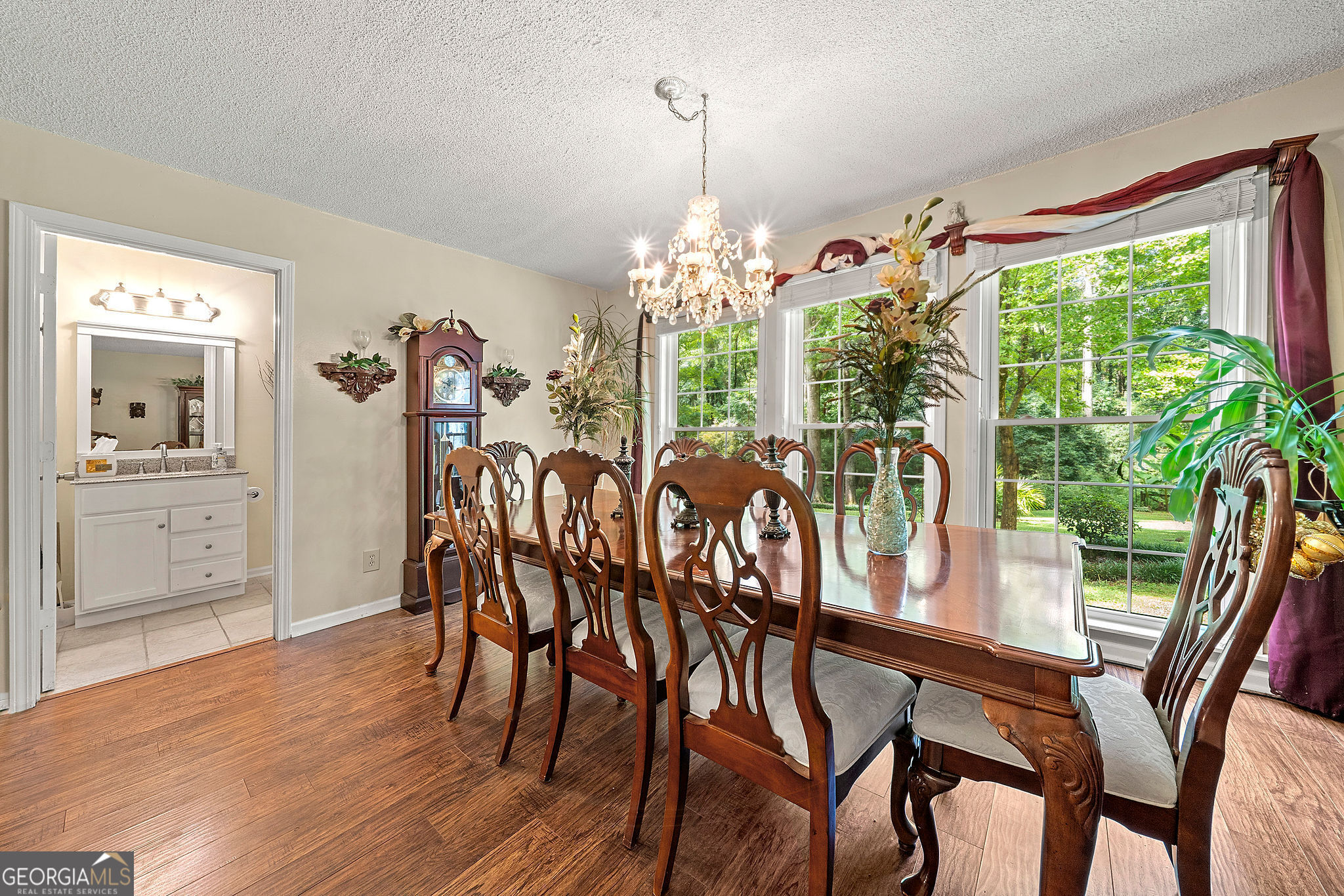 Newnan, Georgia 30265, United States, 5 Bedrooms Bedrooms, ,3 BathroomsBathrooms,Residential,Active,164632