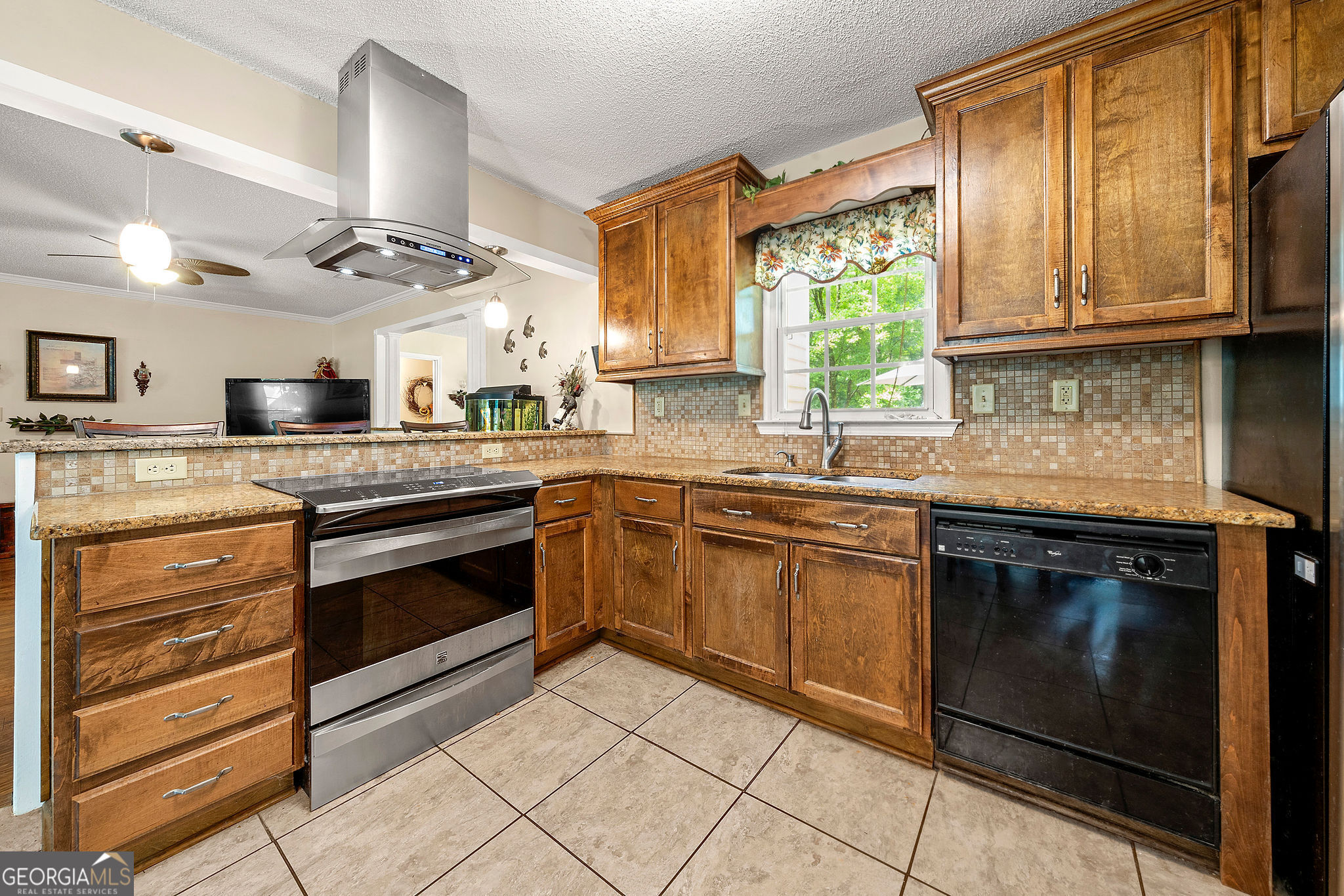 Newnan, Georgia 30265, United States, 5 Bedrooms Bedrooms, ,3 BathroomsBathrooms,Residential,Active,164632