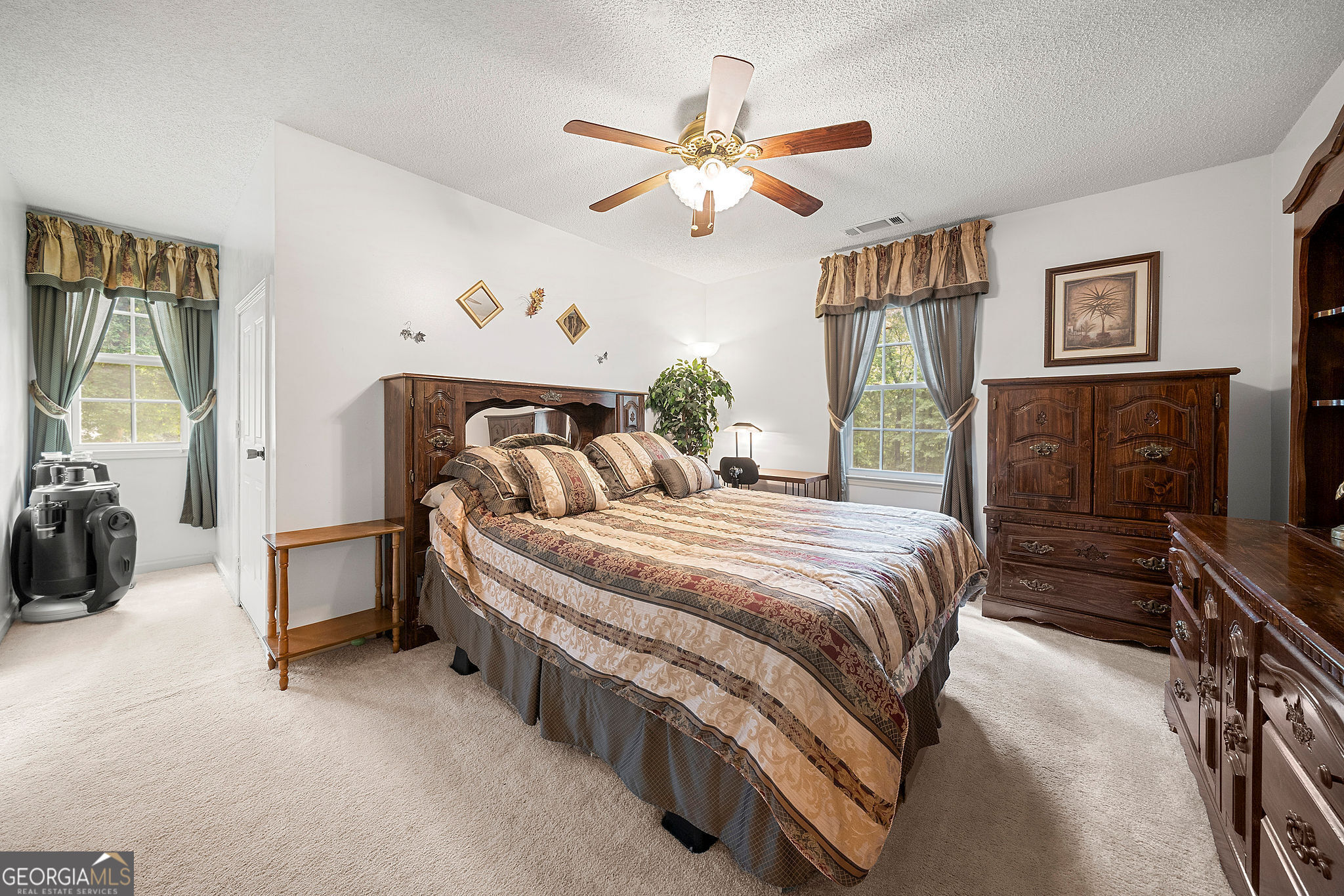 Newnan, Georgia 30265, United States, 5 Bedrooms Bedrooms, ,3 BathroomsBathrooms,Residential,Active,164632