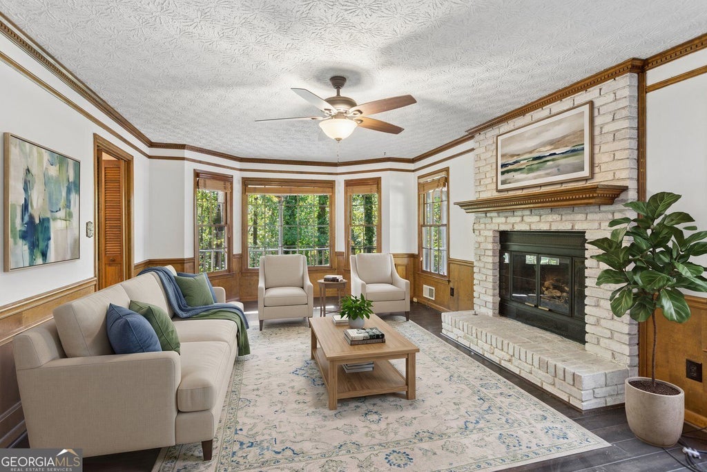 Photo of 10870 Shallowford Road, Roswell, GA 30075 (MLS # 10881085)