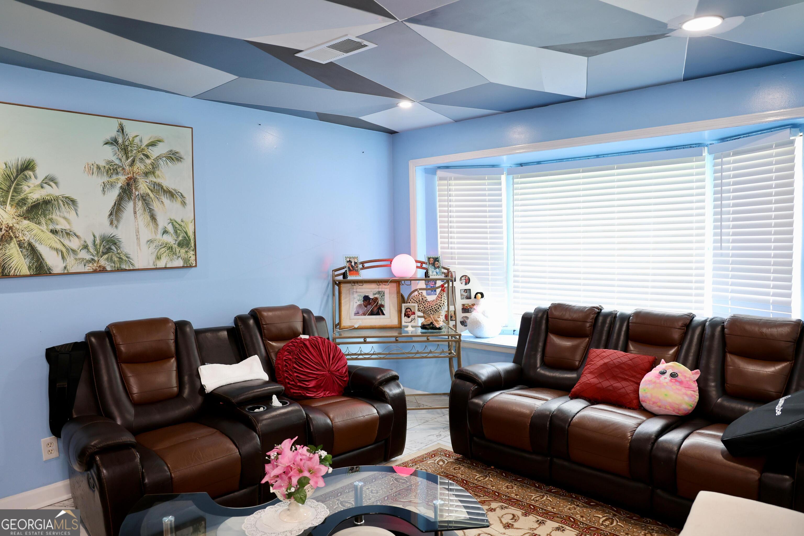 1101 Lloyd DR