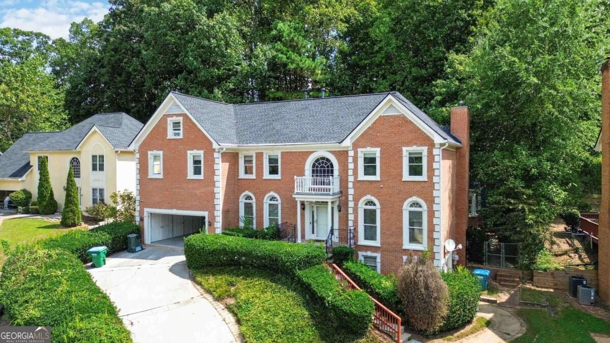 660 Belgrave LN