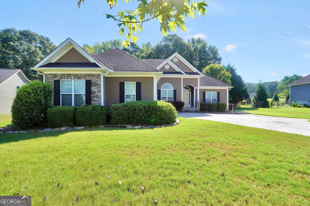Photo of 1004 Maddox Court, Griffin, GA 30224 (MLS # 10850346)