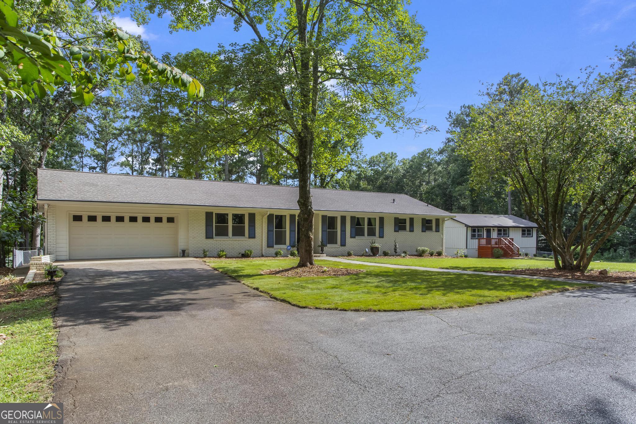 1673 Clearview DR NW