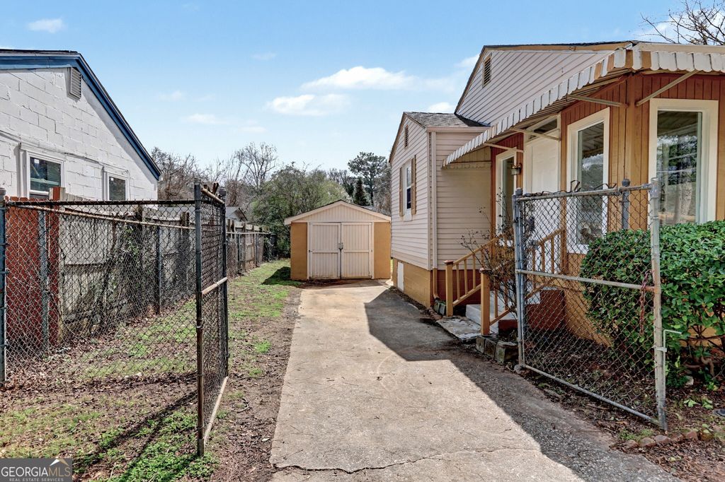 Photo of 2630 Loghaven Drive NW, Atlanta, GA 30318 (MLS # 10704514)