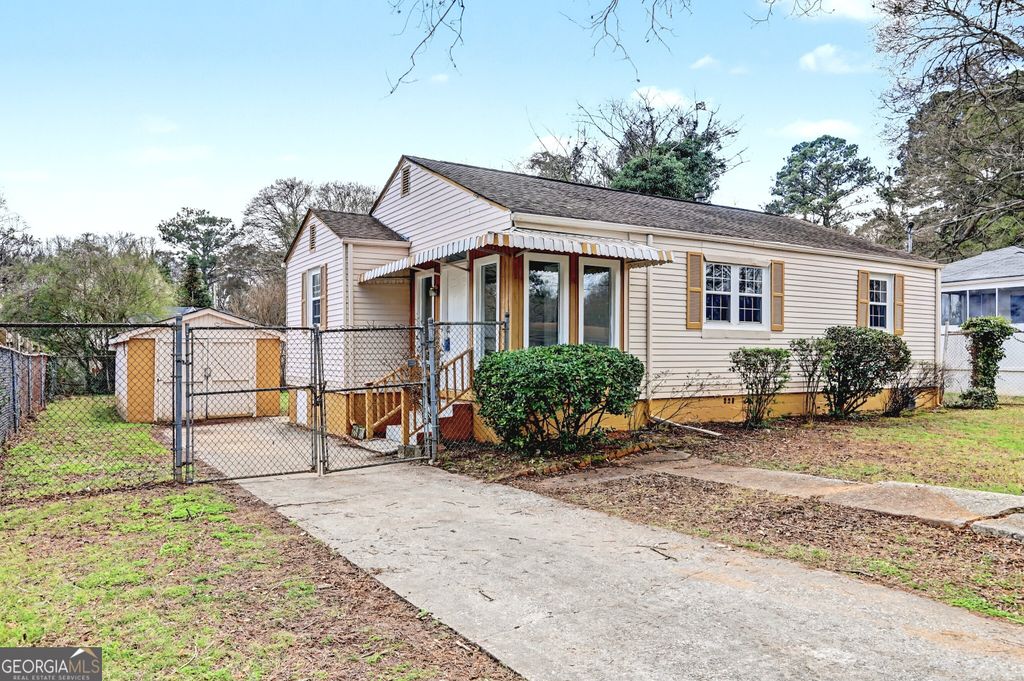 Photo of 2630 Loghaven Drive NW, Atlanta, GA 30318 (MLS # 10704514)