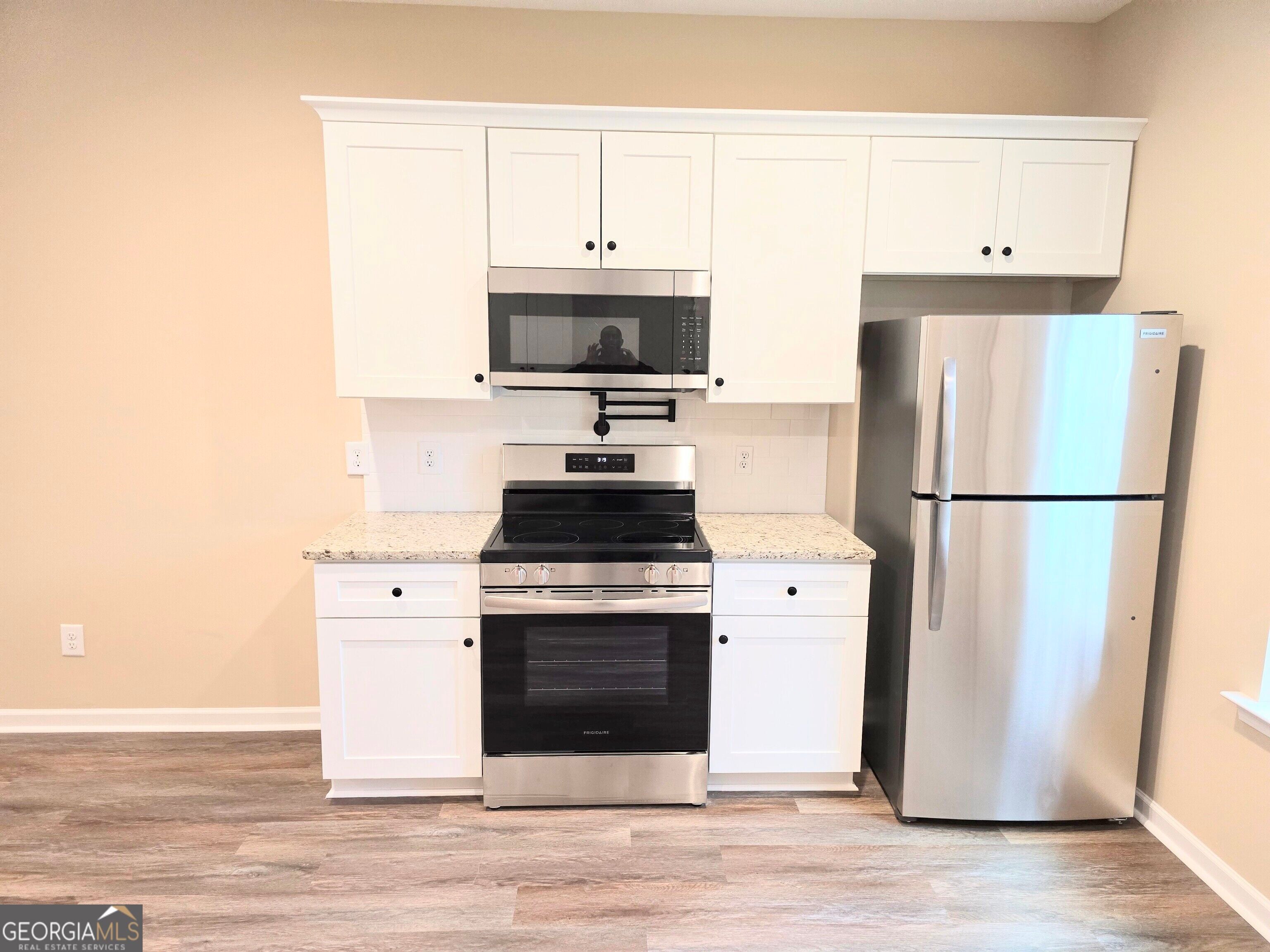 292 Ella CT