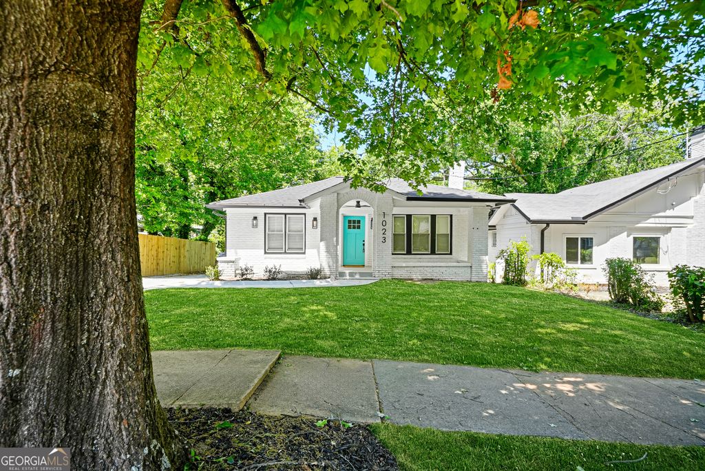 Photo of 1023 Byron Drive SW, Atlanta, GA 30310 (MLS # 10762307)