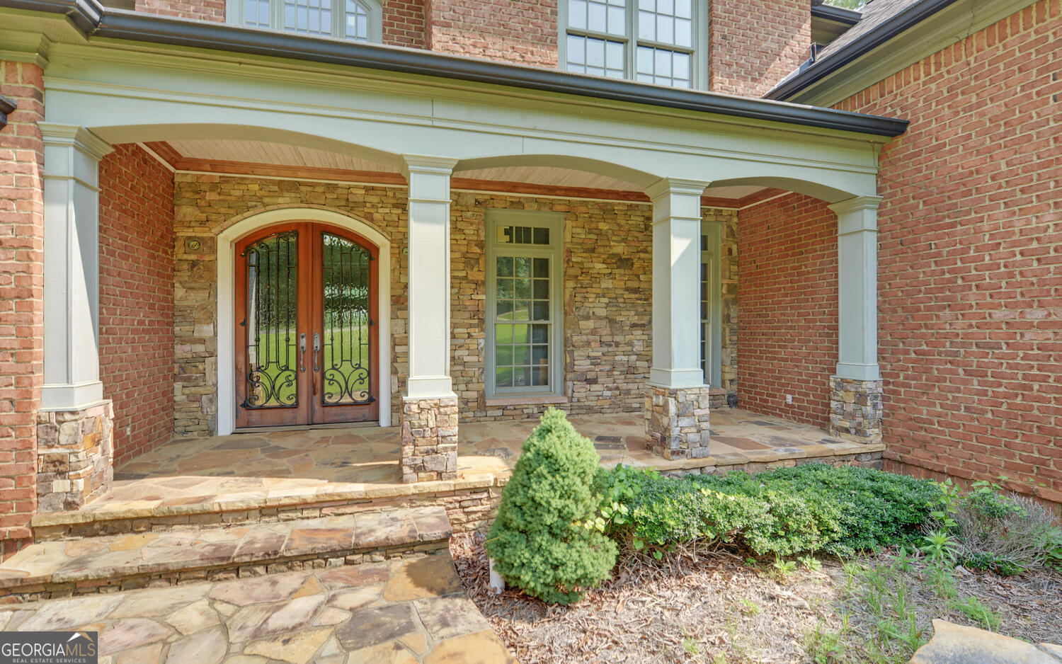 210 Rosewood CIR