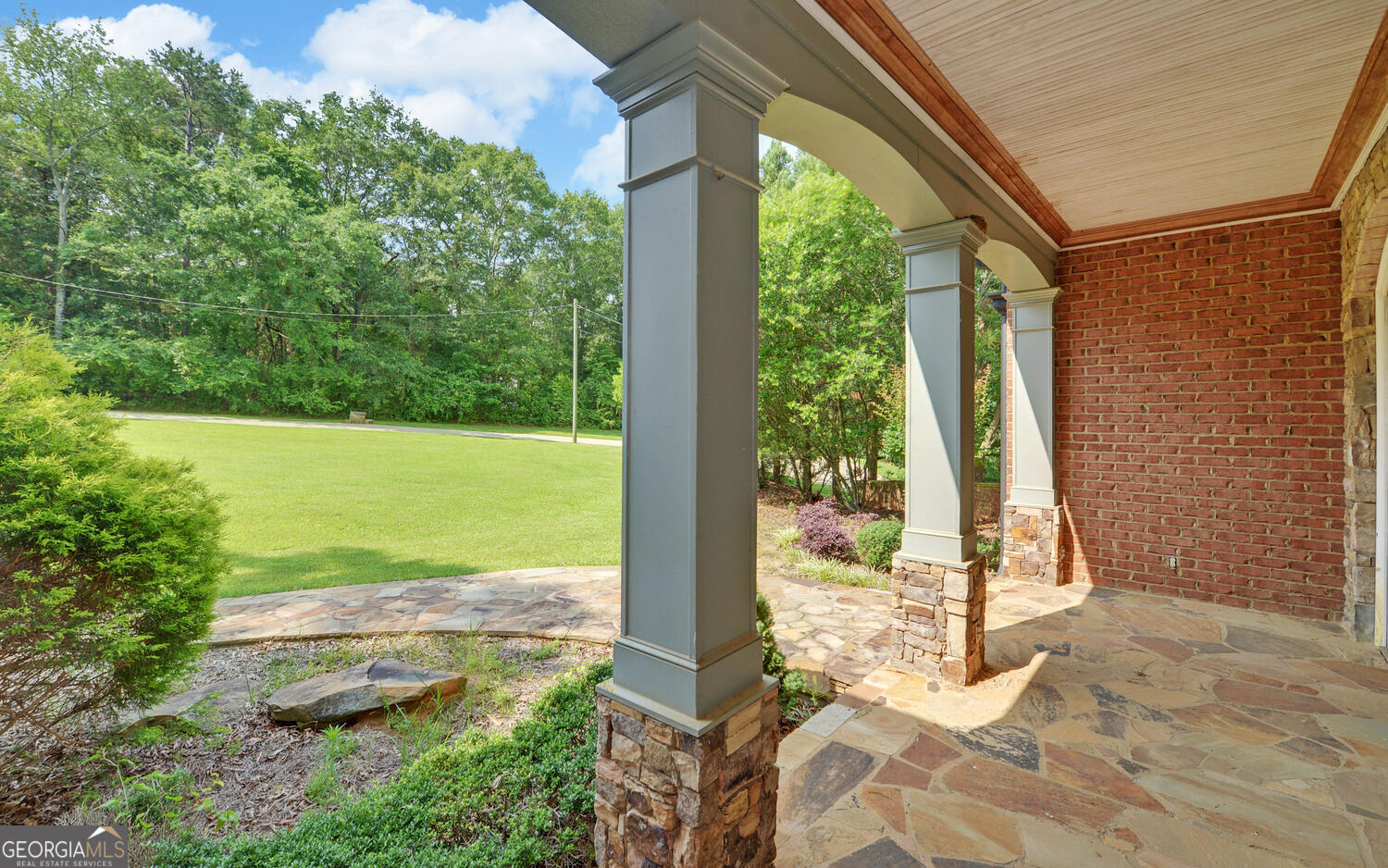 210 Rosewood CIR