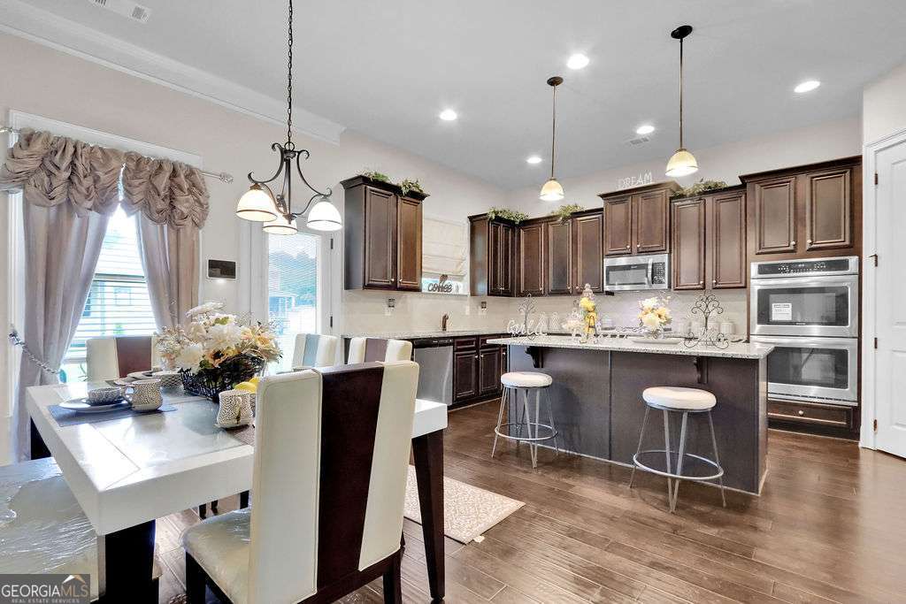 15 Granville LN