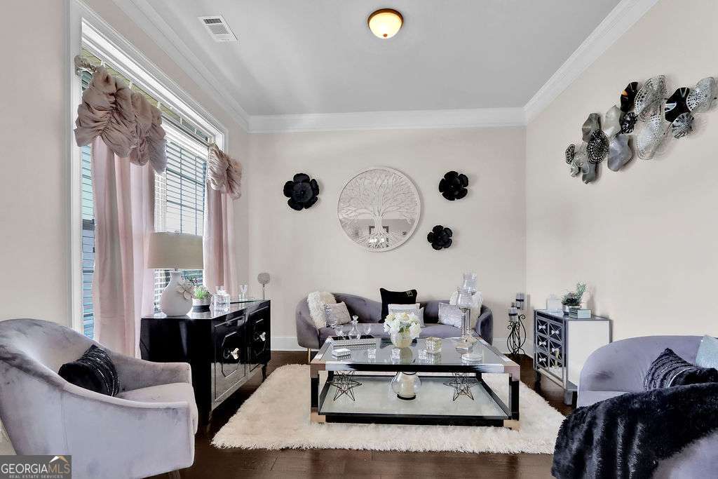 15 Granville LN