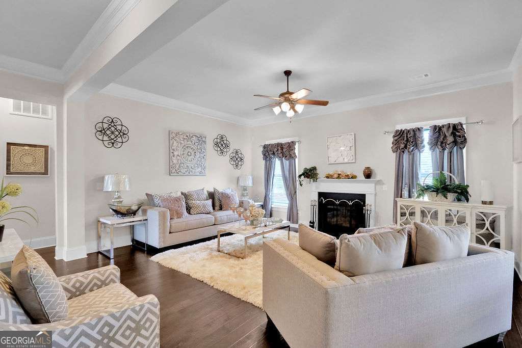 15 Granville LN
