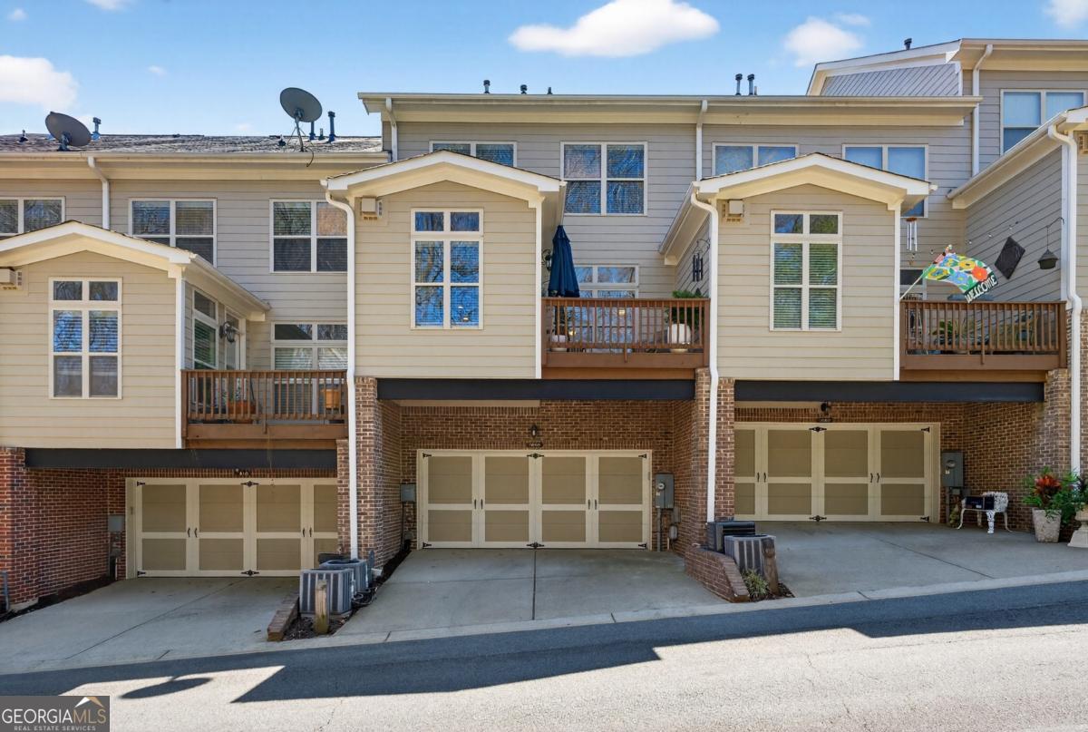 7690 Willoughby CT