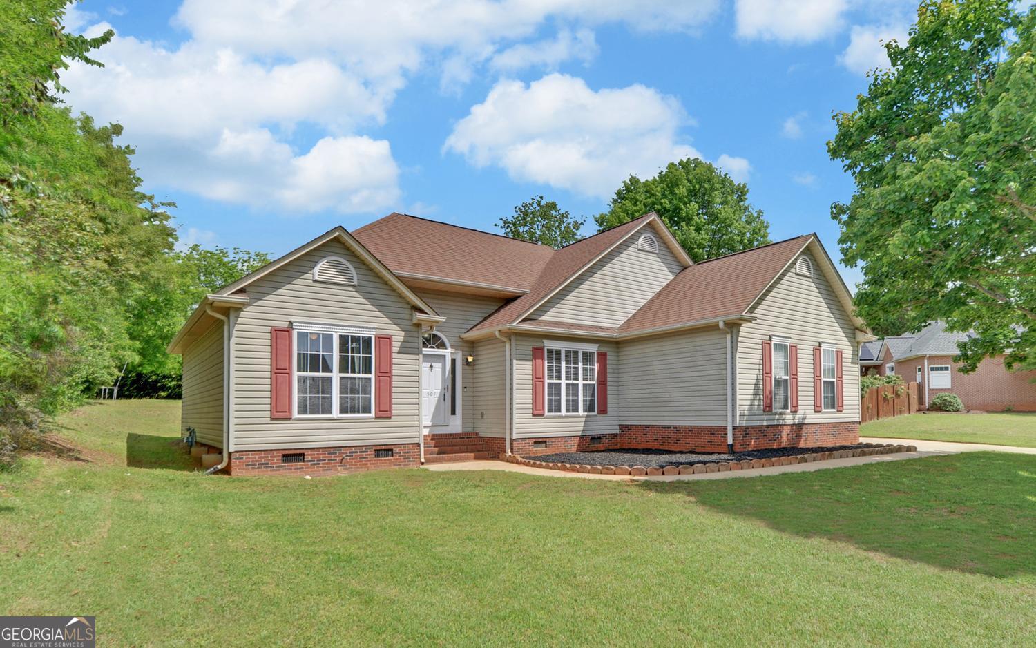 507 Laurens DR