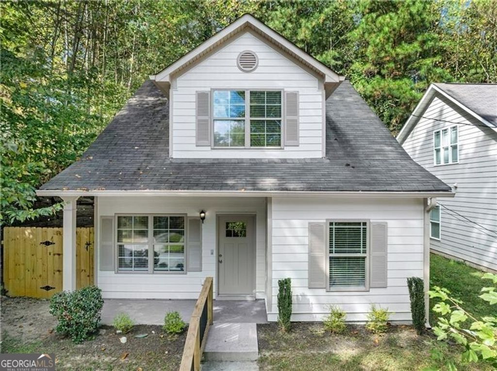 Photo of 70 Gardenia Drive NW, Atlanta, GA 30314 (MLS # 10678084)