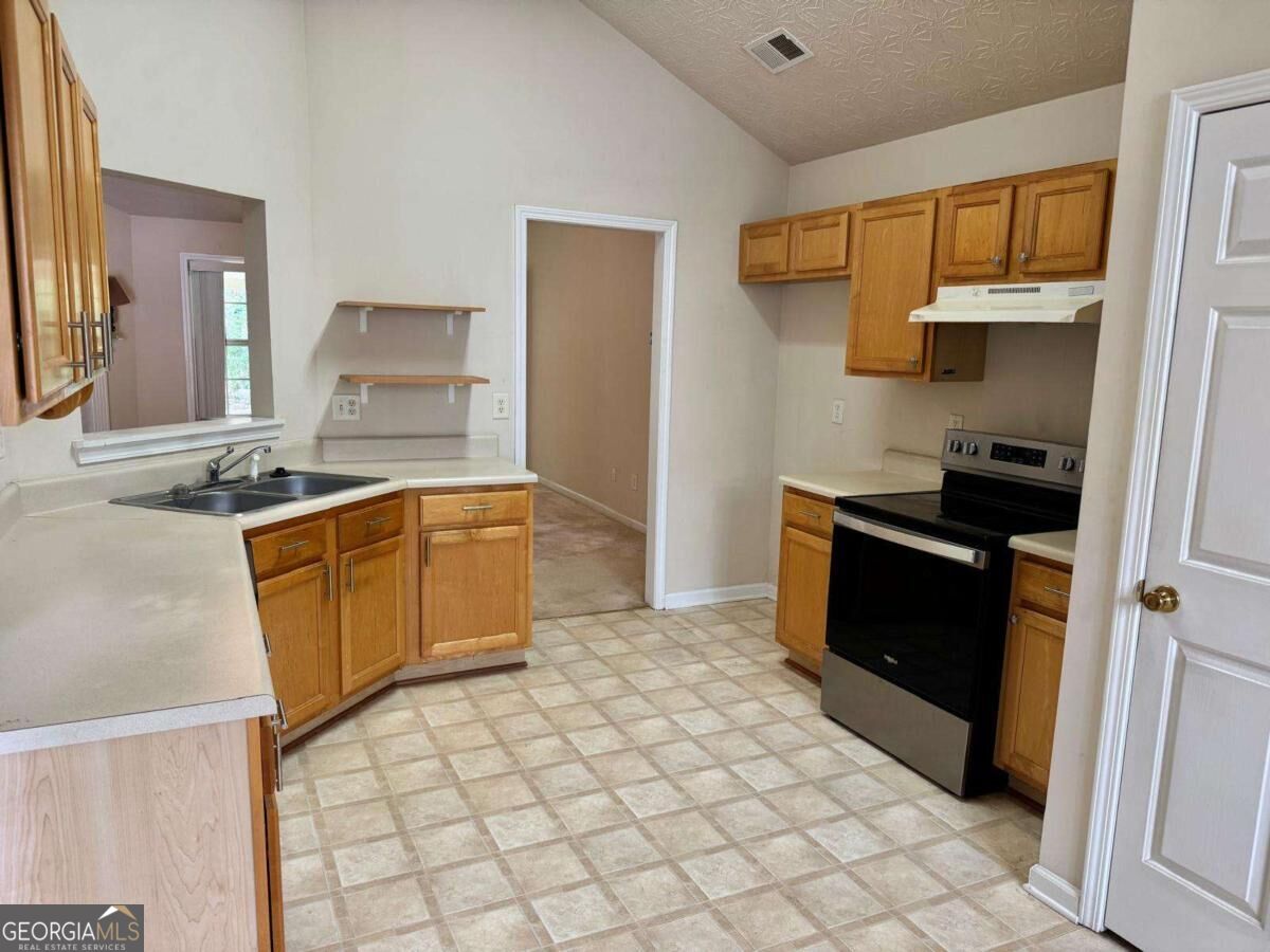 1431 Log Cabin LN