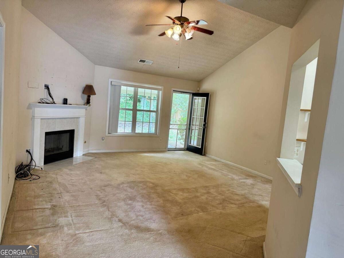 1431 Log Cabin LN