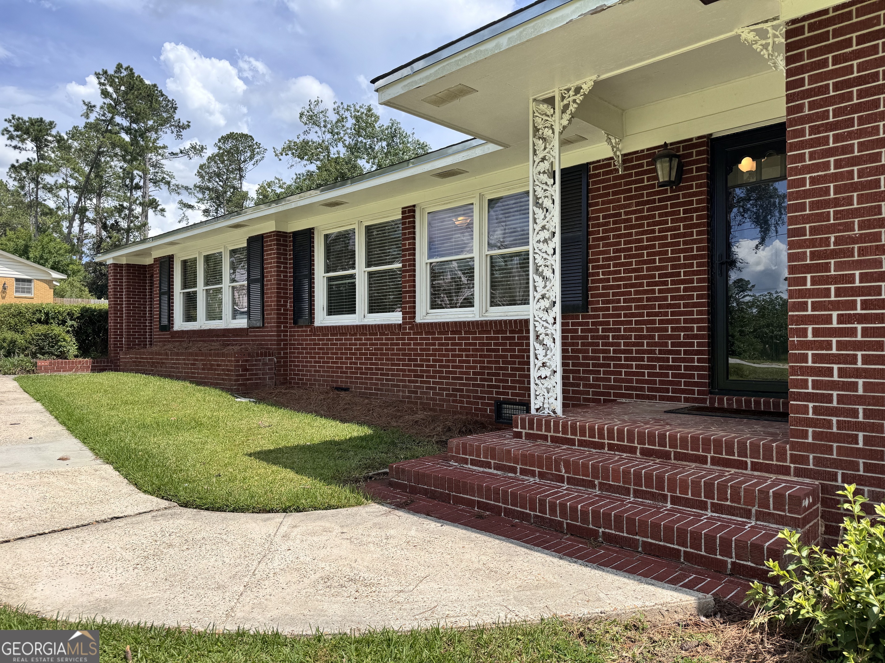 1201 Lakeview Drive