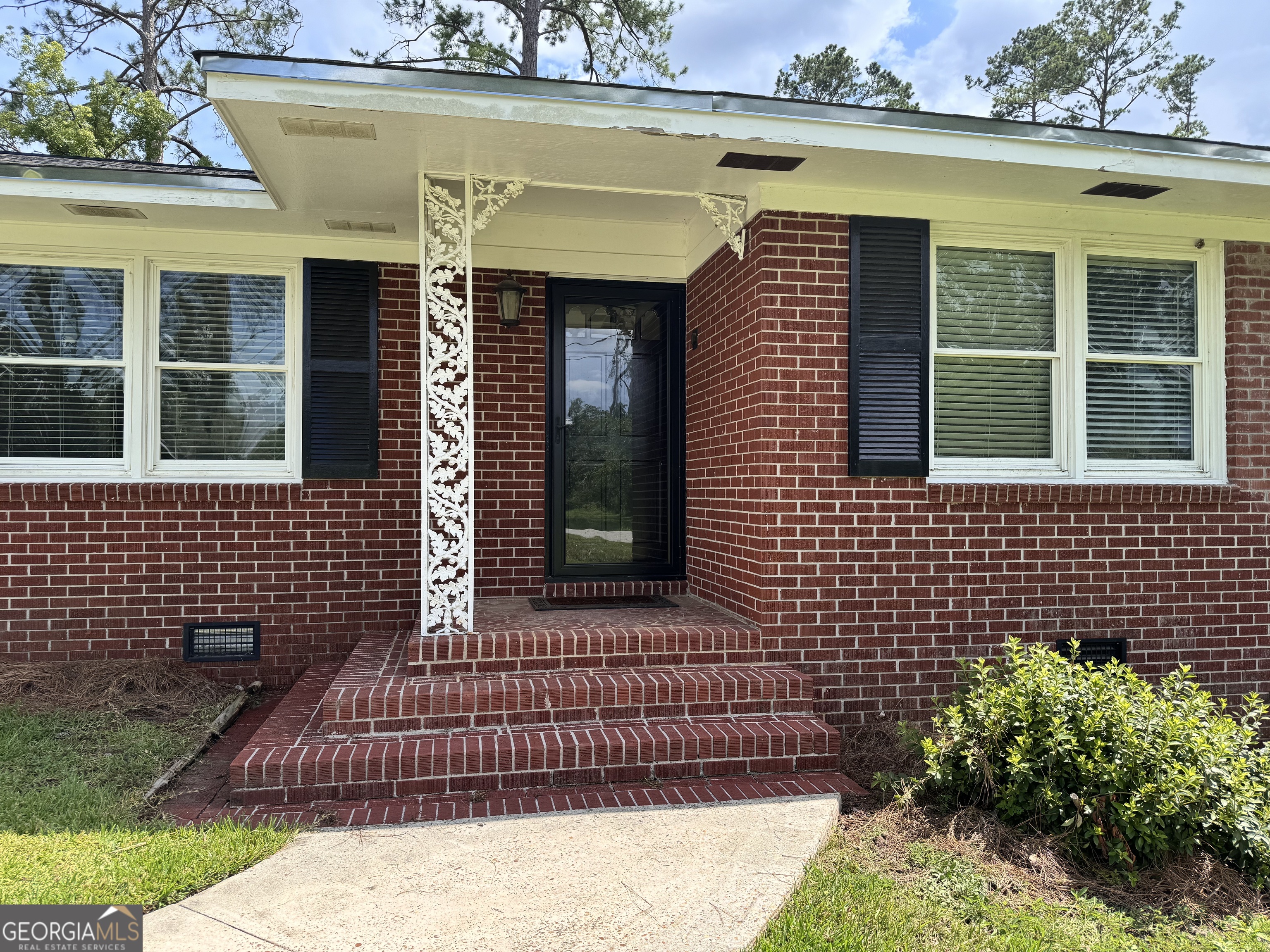 1201 Lakeview Drive
