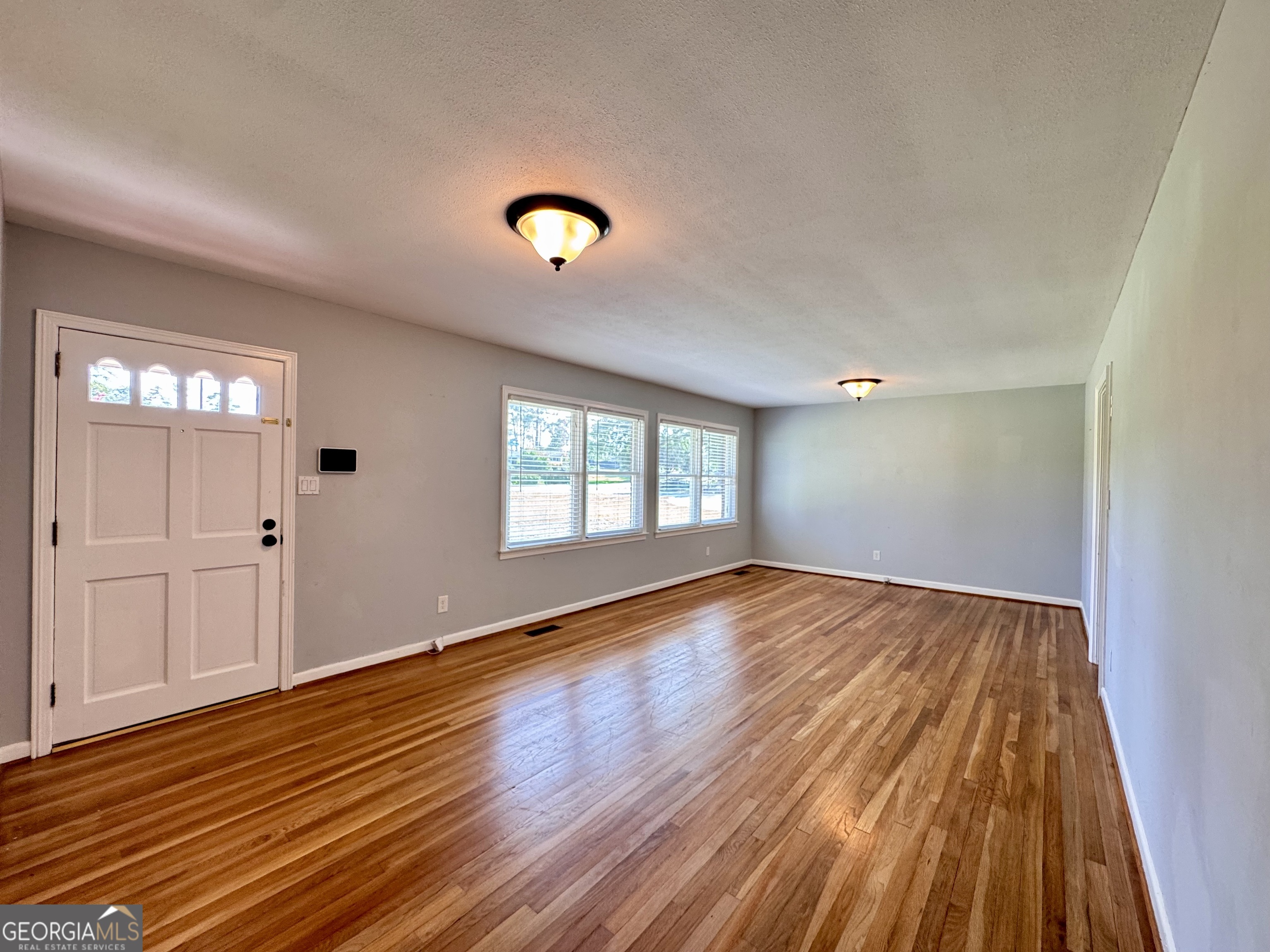 1201 Lakeview Drive