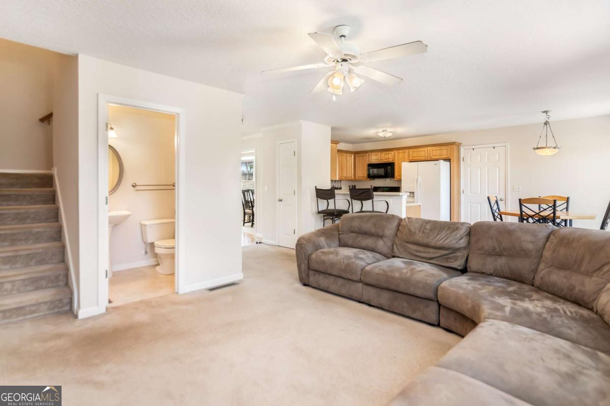 8810 Brookhurst Trl