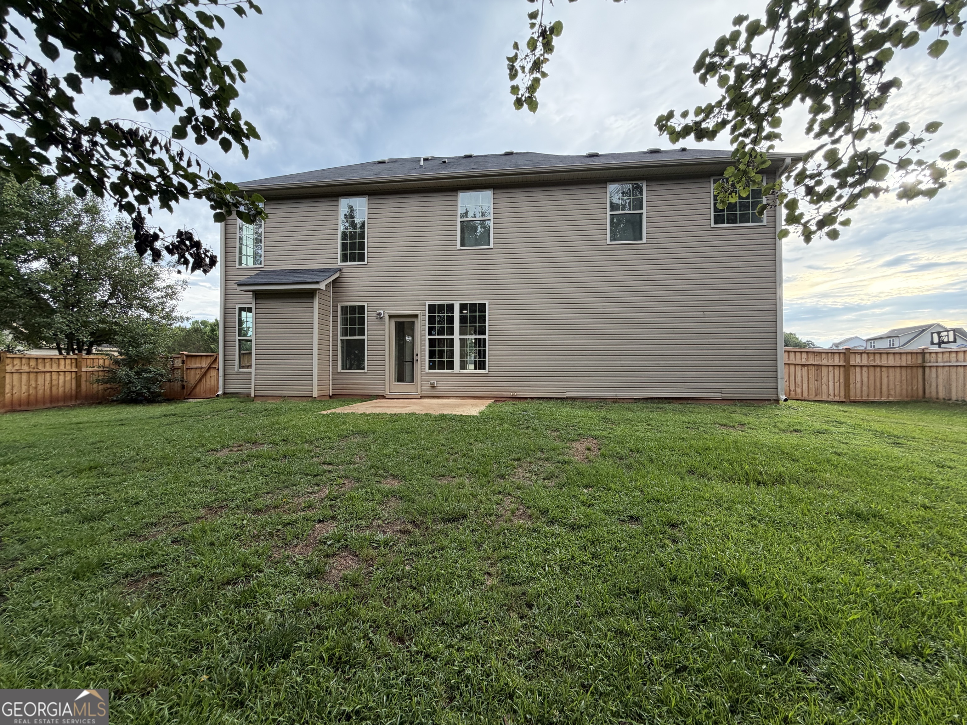 110 Stonebriar BLVD - Photo 2