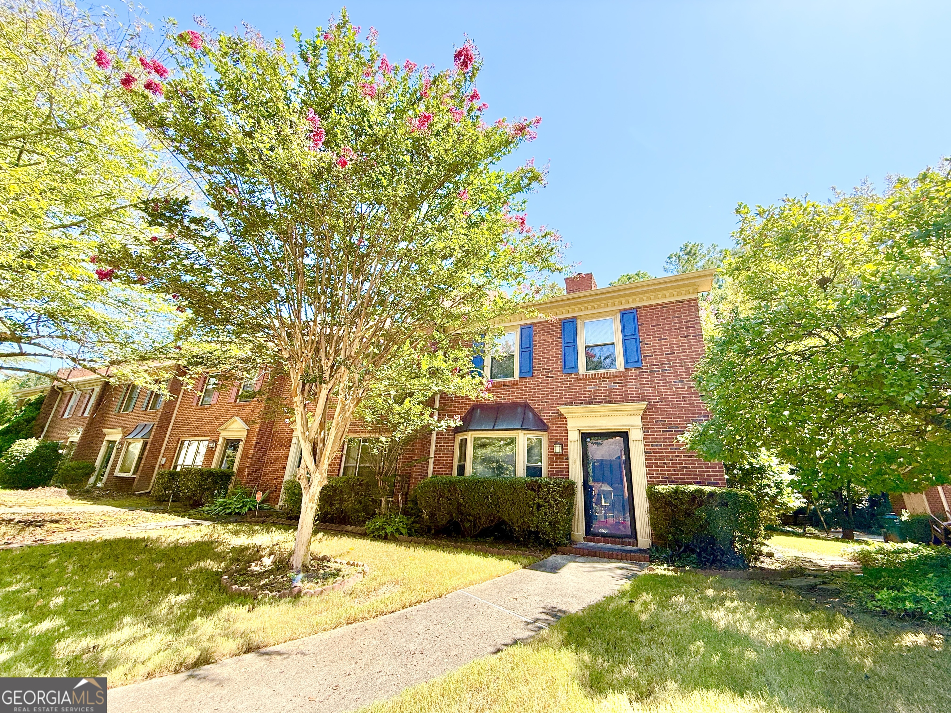 Spacious 2 story townhome located in the Tucker/Lilburn. Parkview High School! Great location conveniently located to shopping & easy access to highways. Brick end unit with large family room & fireplace. 2 master suites upstairs with bathrooms. Eat-in kitchen. Off street parking in rear of building.