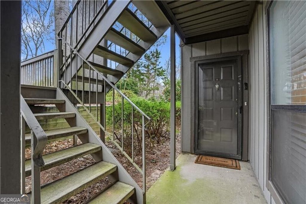 Photo of 101 Cedar Ct SE, Marietta, GA 30067 (MLS # 10703223)