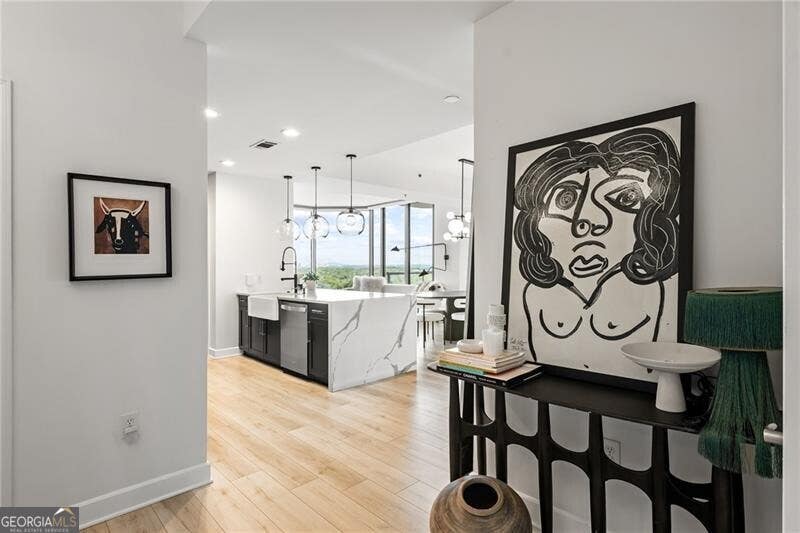 Photo of 2795 Peachtree Road NE #1701, Atlanta, GA 30305 (MLS # 10814082)