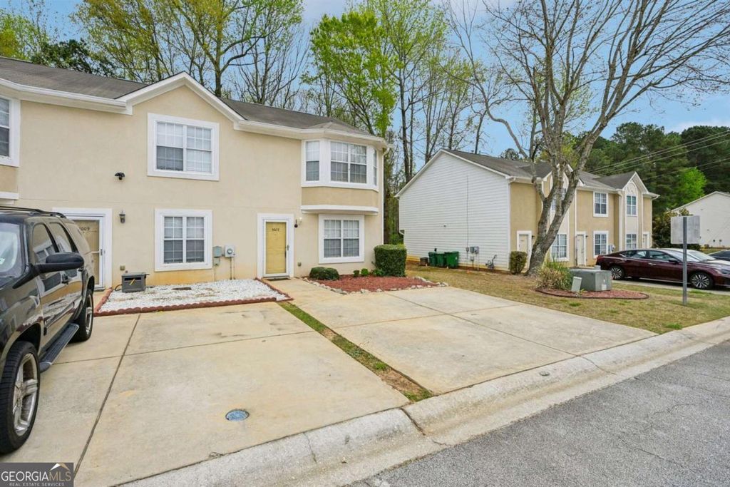 Photo of 5007 Chupp Way Circle, Lithonia, GA 30038 (MLS # 10722295)