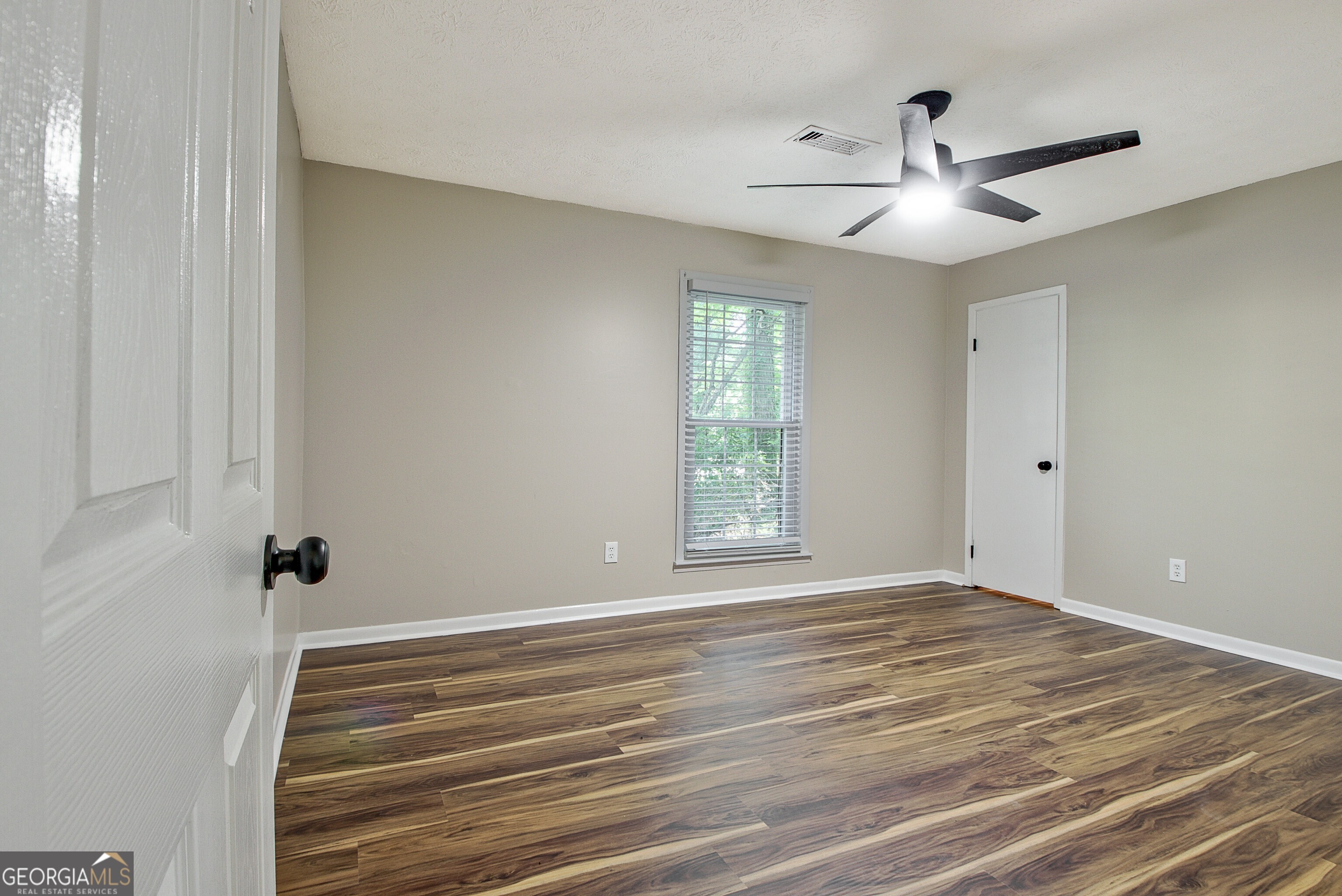 Newnan, Georgia 30265, United States, 3 Bedrooms Bedrooms, ,3 BathroomsBathrooms,Residential,Active,184102