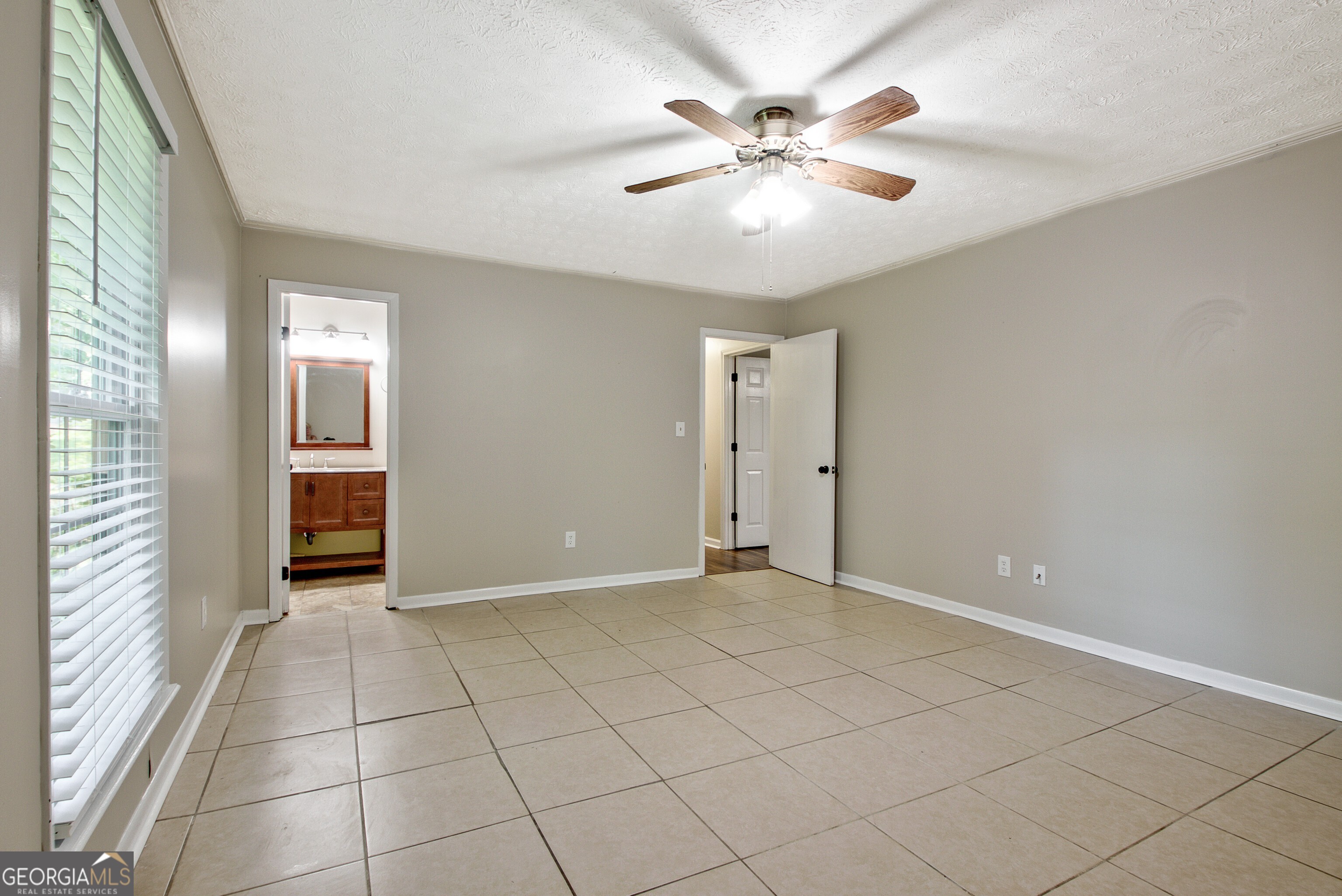 Newnan, Georgia 30265, United States, 3 Bedrooms Bedrooms, ,3 BathroomsBathrooms,Residential,Active,184102