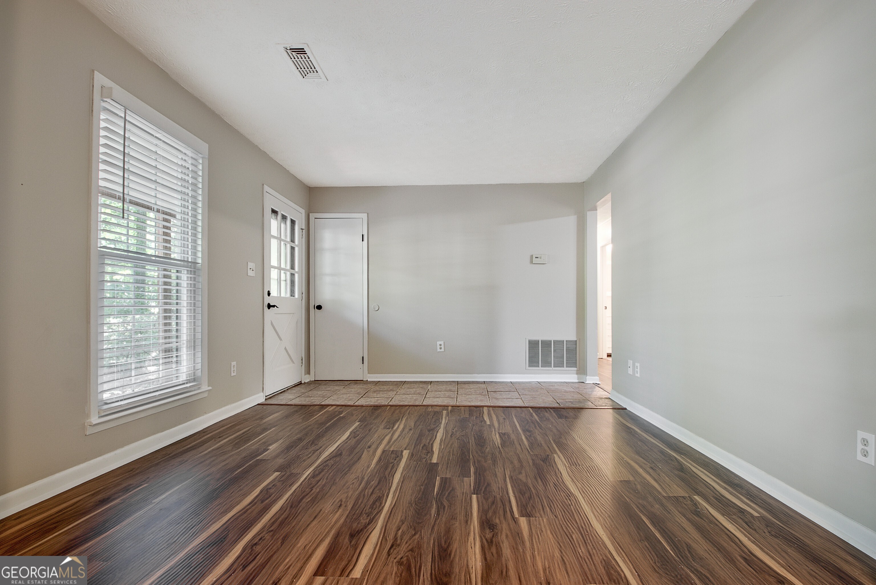 Newnan, Georgia 30265, United States, 3 Bedrooms Bedrooms, ,3 BathroomsBathrooms,Residential,Active,184102