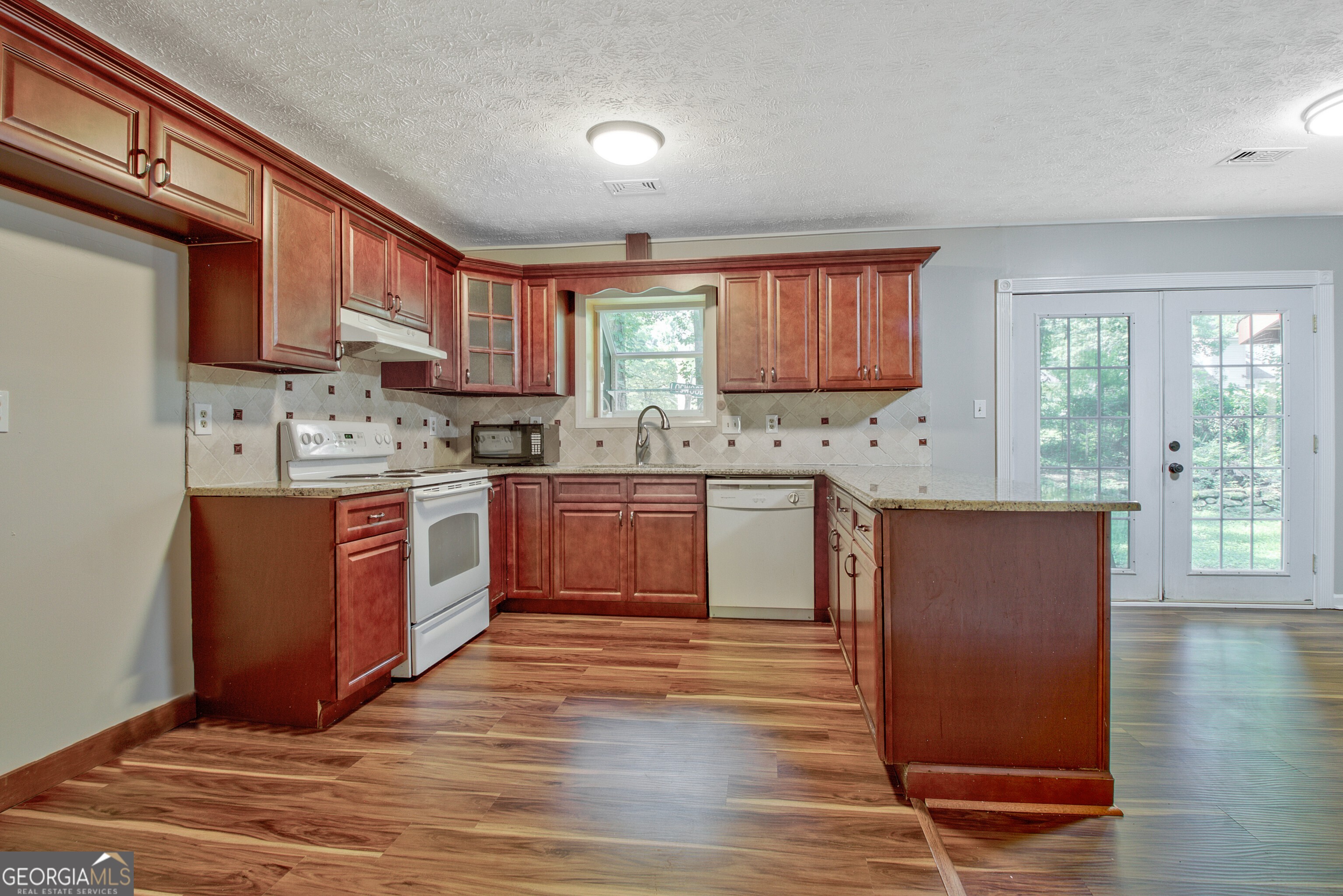 Newnan, Georgia 30265, United States, 3 Bedrooms Bedrooms, ,3 BathroomsBathrooms,Residential,Active,184102