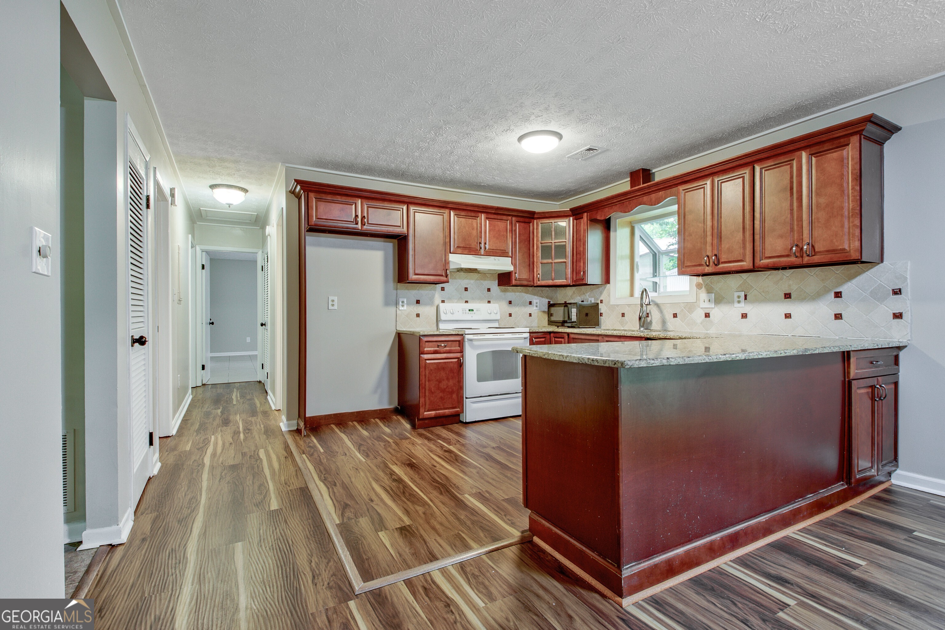 Newnan, Georgia 30265, United States, 3 Bedrooms Bedrooms, ,3 BathroomsBathrooms,Residential,Active,184102