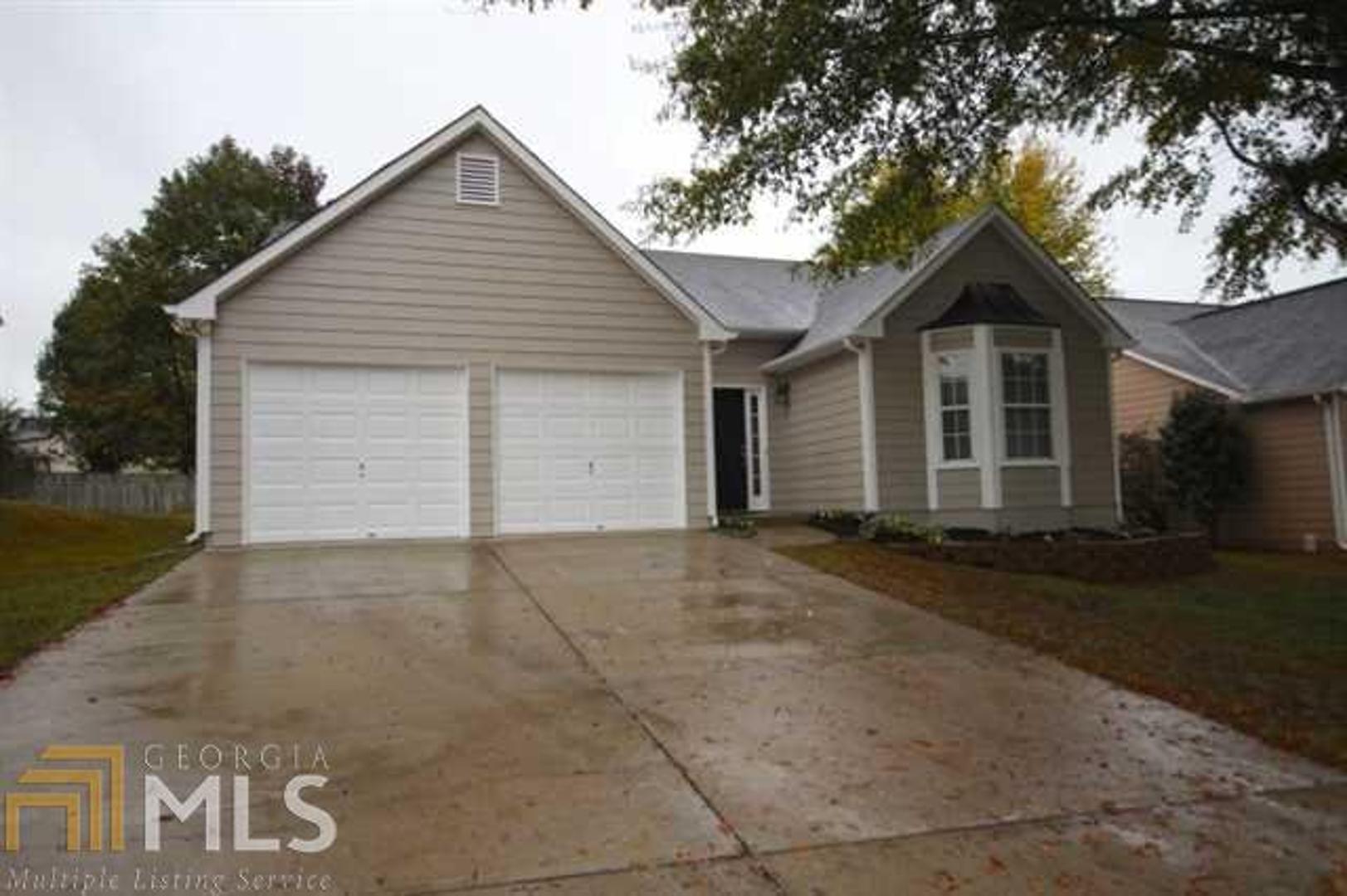 This ranch is move in ready. This home has been freshly painted inside and out, new floors , new appliances just move your belongings in. This is a fantastic 3 bedroom 2 bath with open floor plan, close to I-75, shopping and restaurants. This home will not last long.