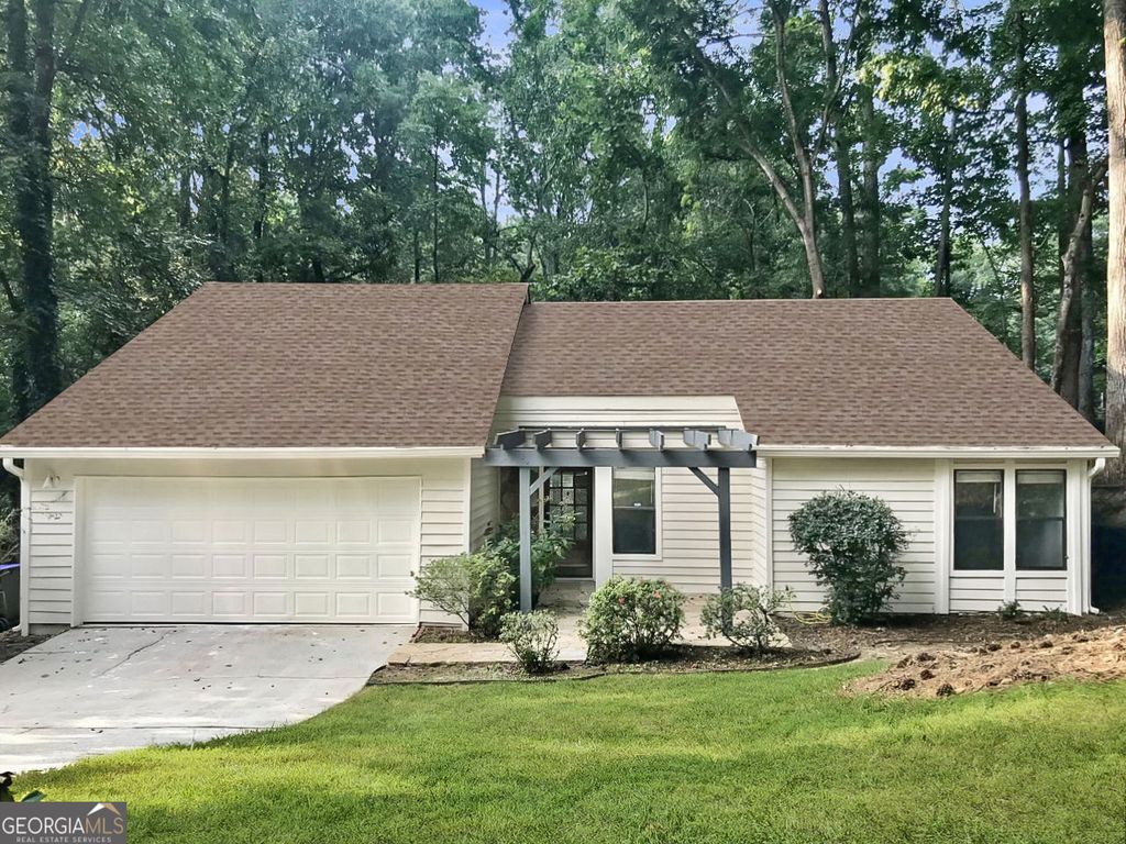 Photo of 2950 Cedar Knoll Drive, Roswell, GA 30076 (MLS # 10631418)