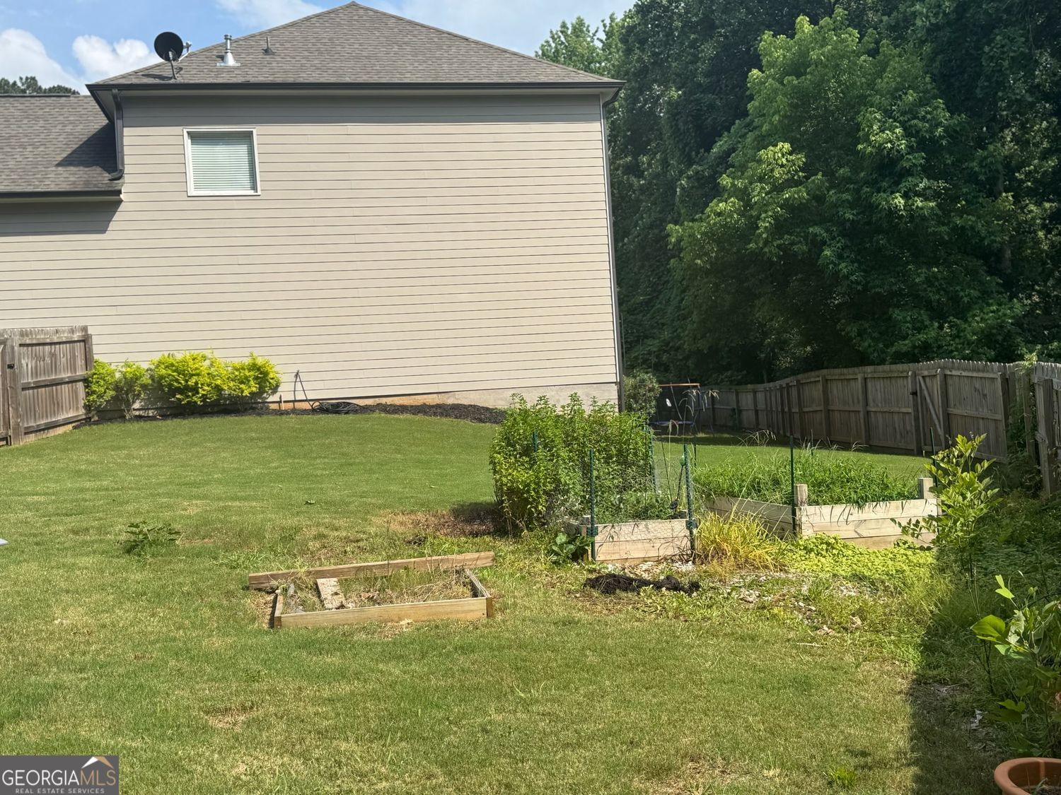 459 NE Current CT