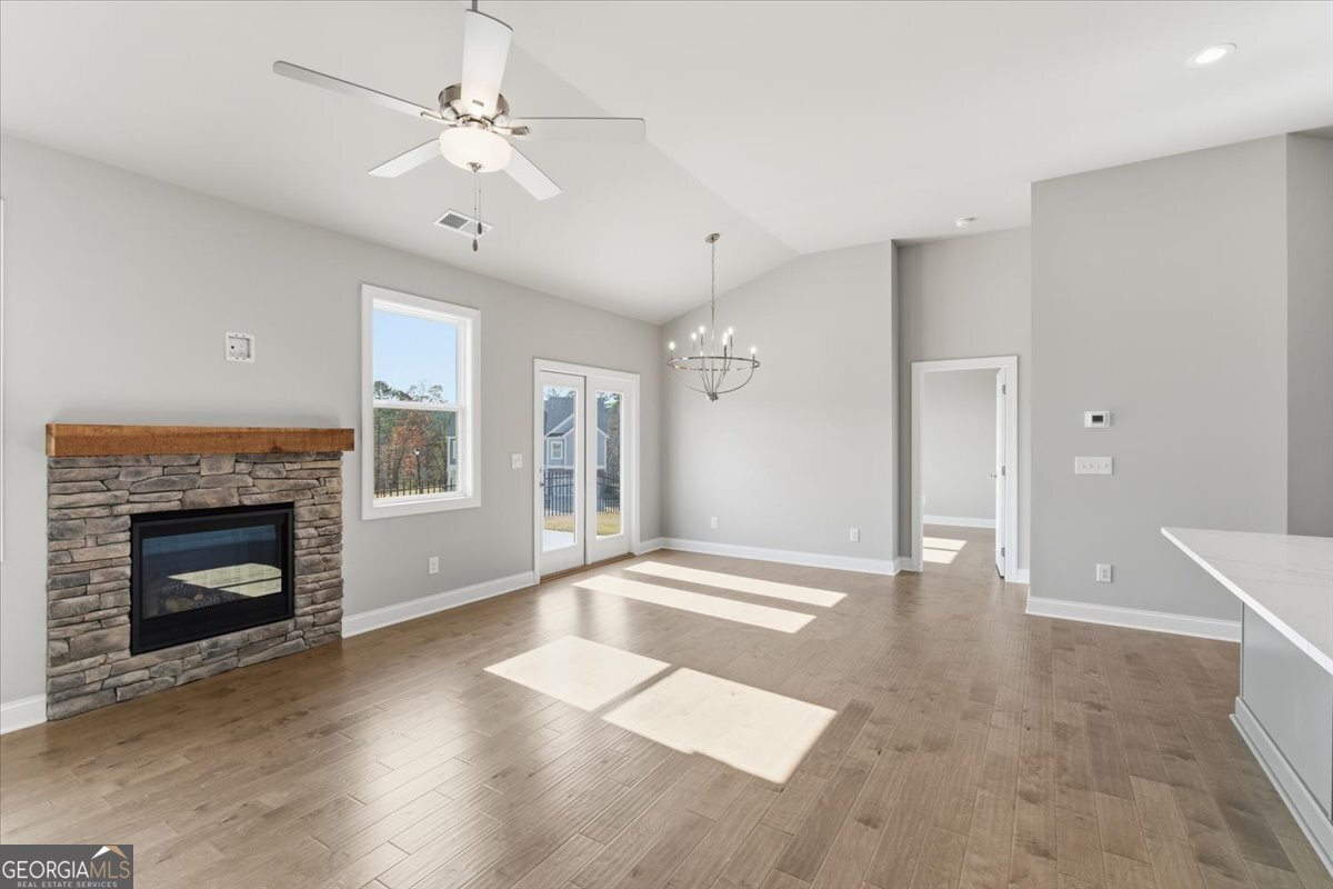 356 Lakeside CT