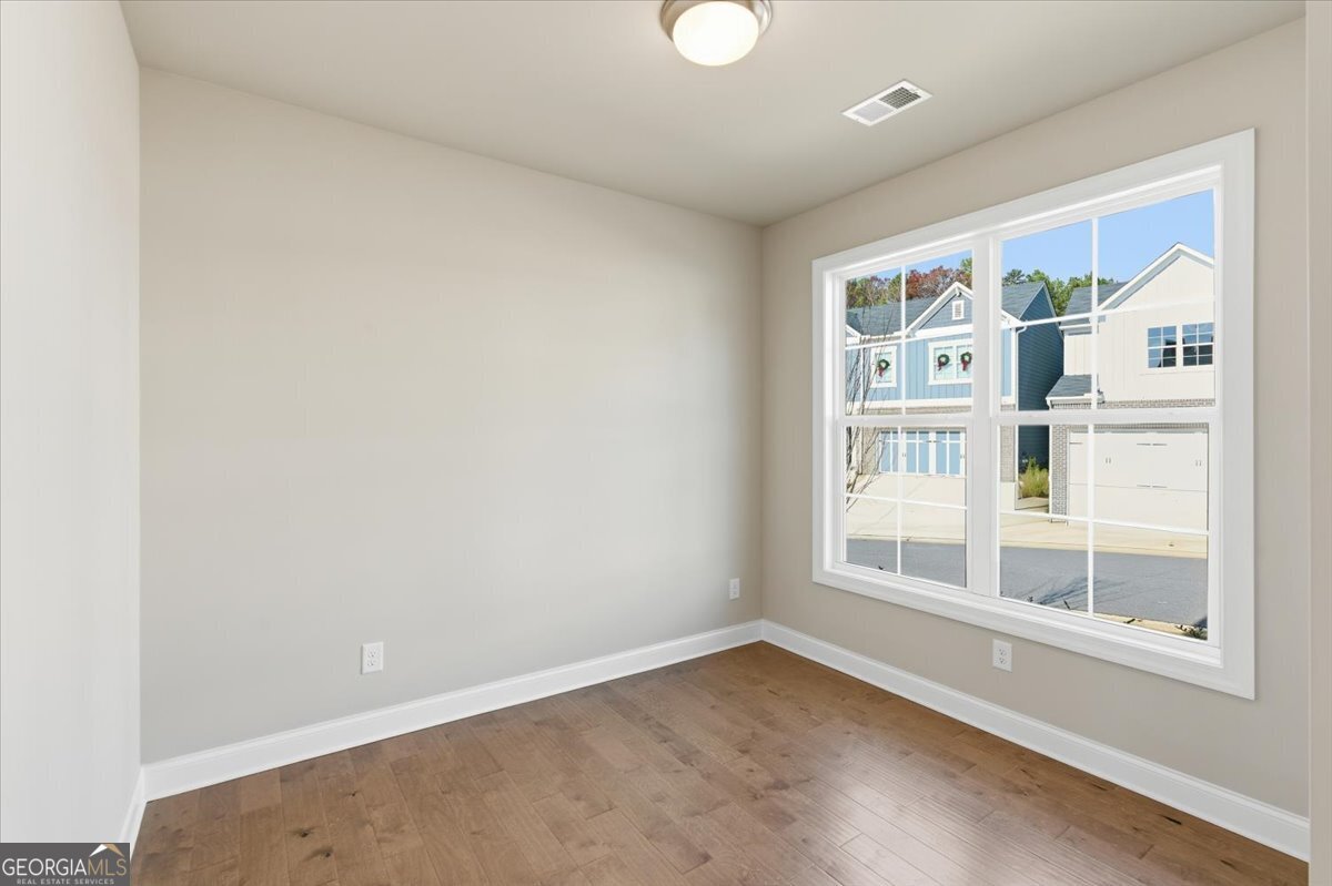 356 Lakeside CT