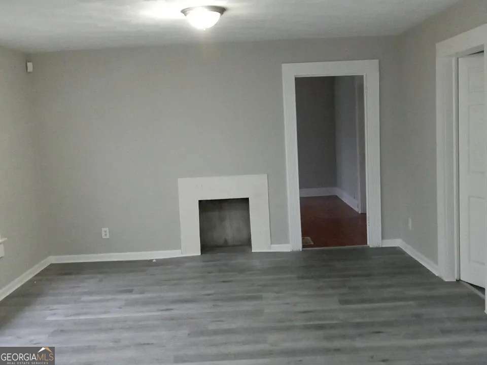 2332 Saint James DR NW