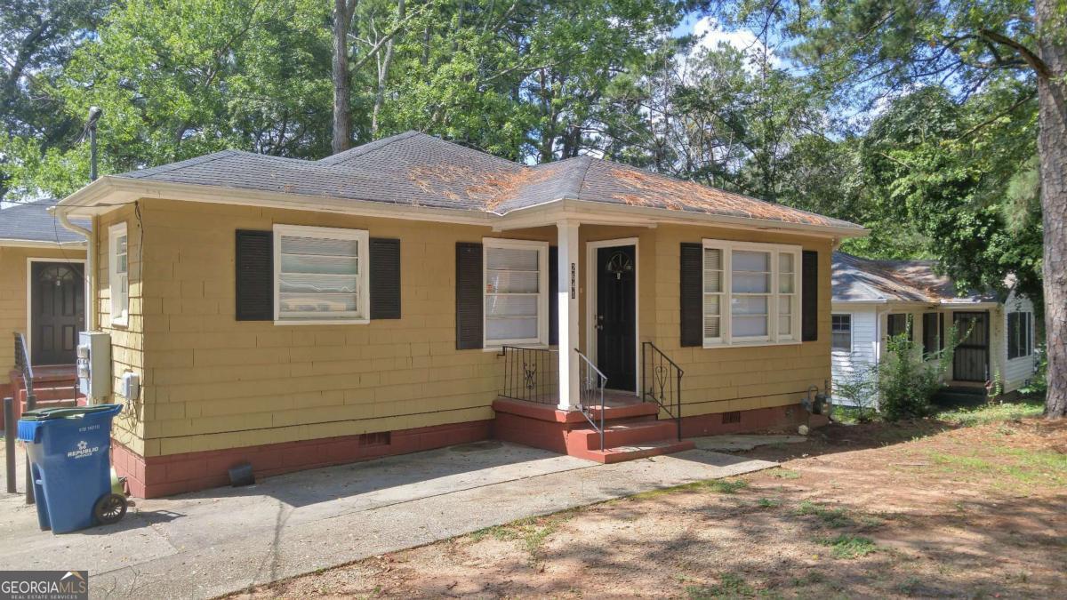 Cute Jefferson Park Duplex front unit includes water, a washer/dryer and appliances and is in a quiet, convenient location. This clean unit includes hardwood floors, solid surface counters, gas cooking and is a nice sunny space. An easy bike ride to the Beltline or downtown East Point and Jefferson Park is a fantastic neighborhood to explore and meet the neighbors. Marta line and easy access to the airport and major job centers. Water is included in rental rate. We perform background and credit checks. Pets are welcome with a pet fee and vaccination records. Owner/Agent