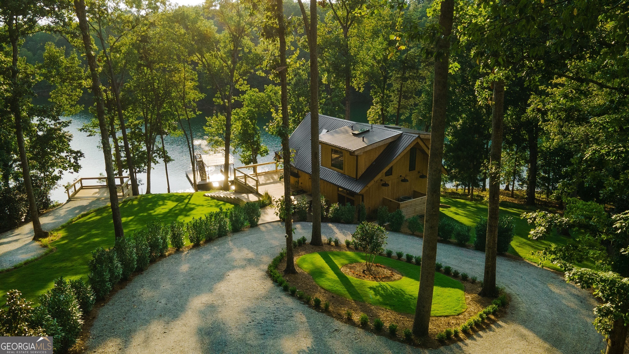 6011 Blackberry LN