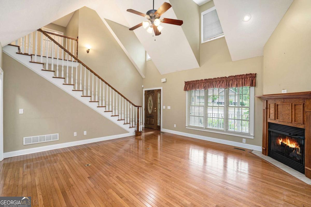 220 Oak Ridge LN