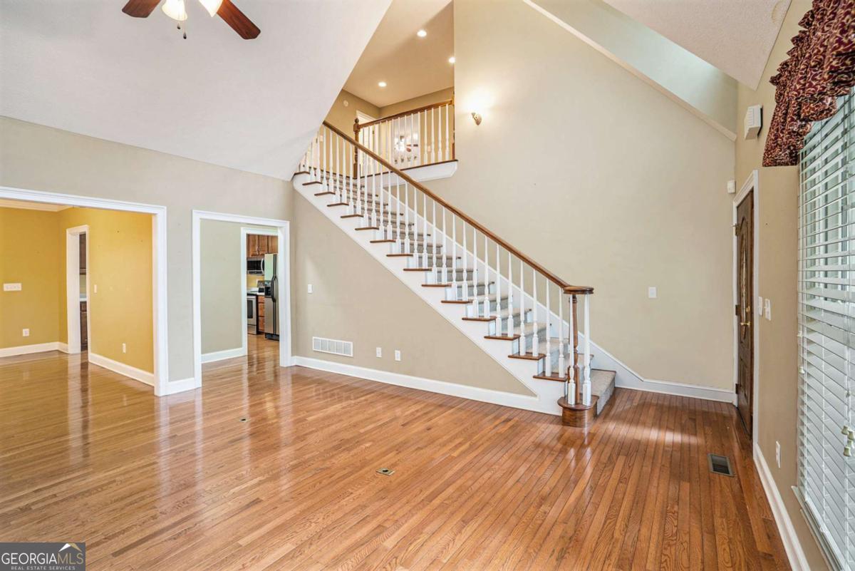 220 Oak Ridge LN